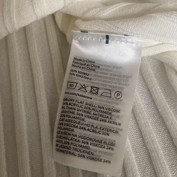 H&M cream turtleneck size small new with tags - Picture 5 of 5